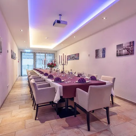 Cityclass Am Dom فندق 4*